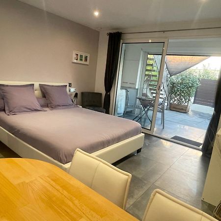 Plage A 400 M Studio Tout Confort Terrasse Clim Parking Hyères Kültér fotó