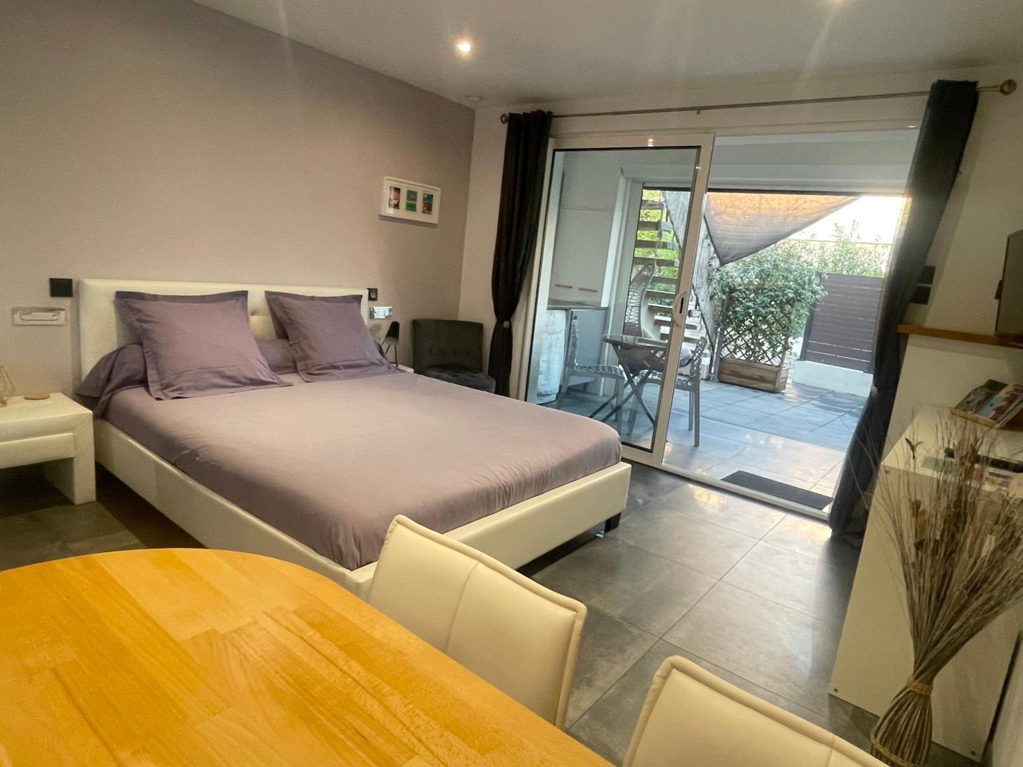 Plage A 400 M Studio Tout Confort Terrasse Clim Parking Hyères Kültér fotó