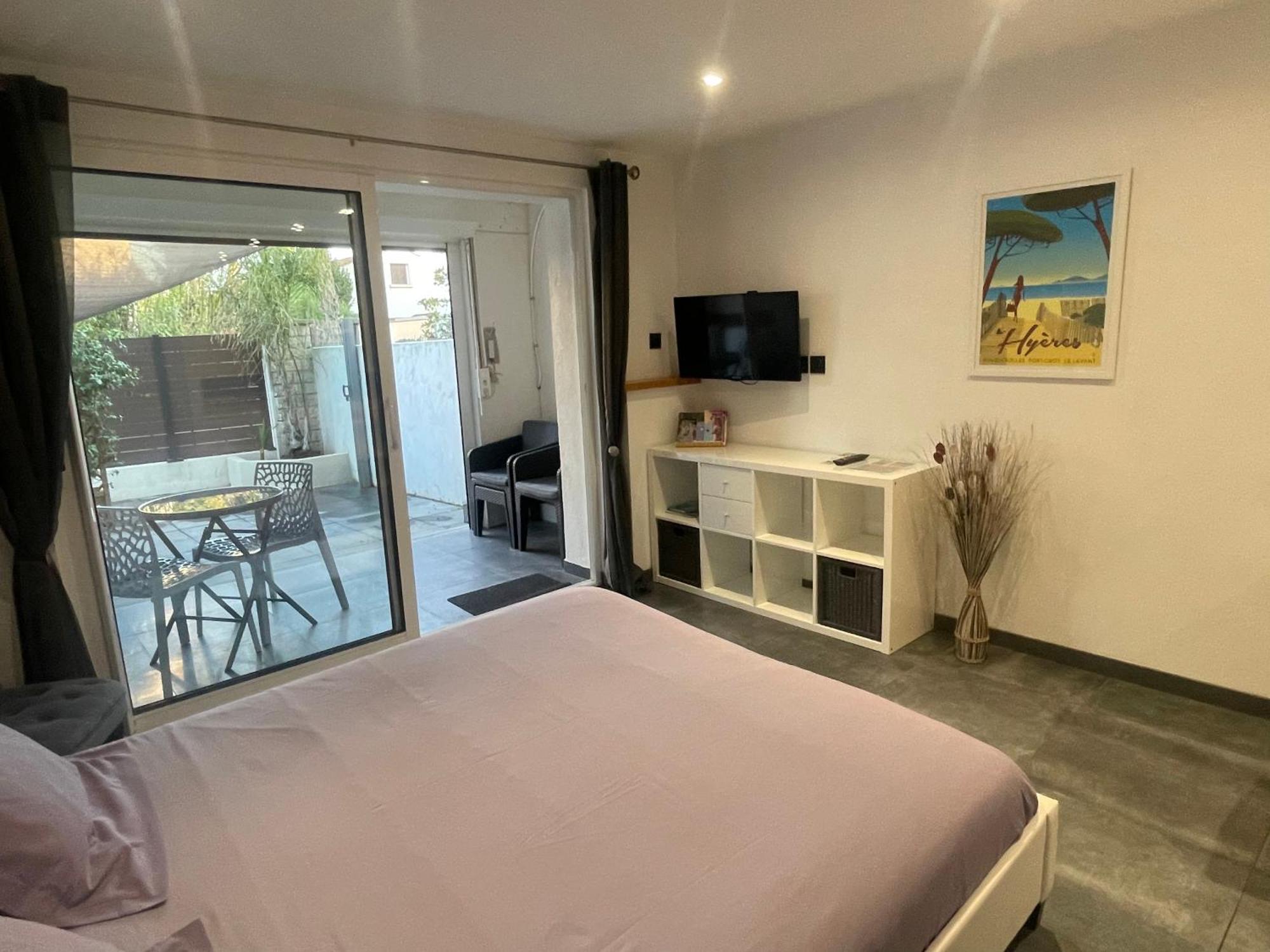 Plage A 400 M Studio Tout Confort Terrasse Clim Parking Hyères Kültér fotó