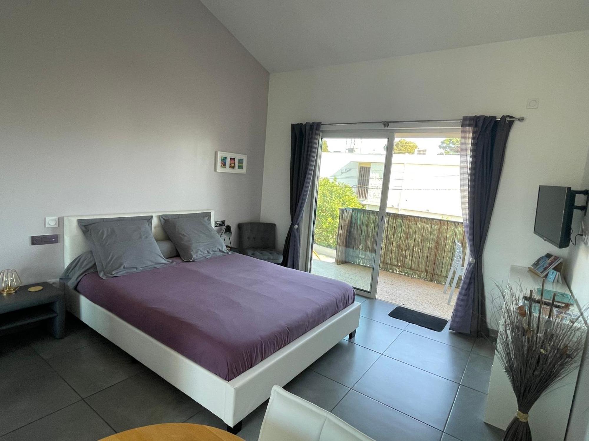 Plage A 400 M Studio Tout Confort Terrasse Clim Parking Hyères Kültér fotó