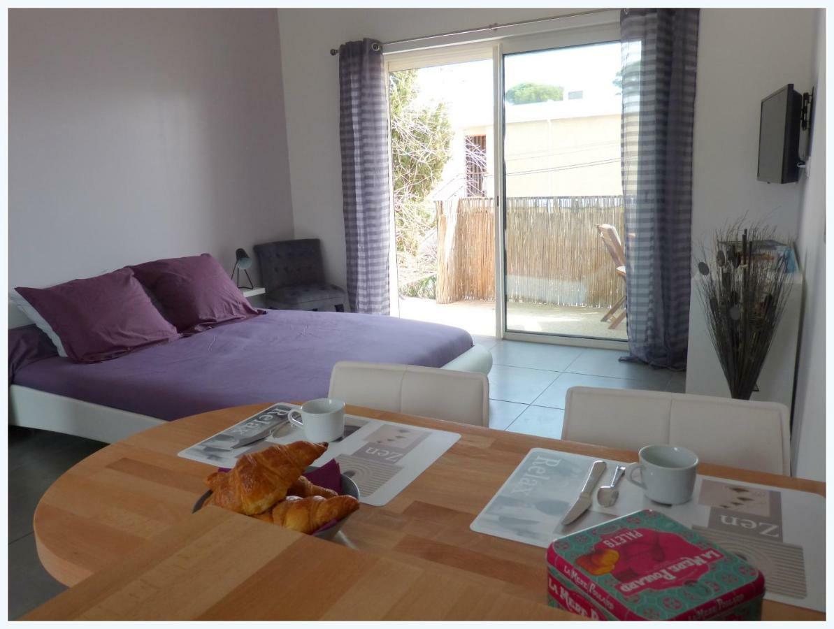 Plage A 400 M Studio Tout Confort Terrasse Clim Parking Hyères Kültér fotó